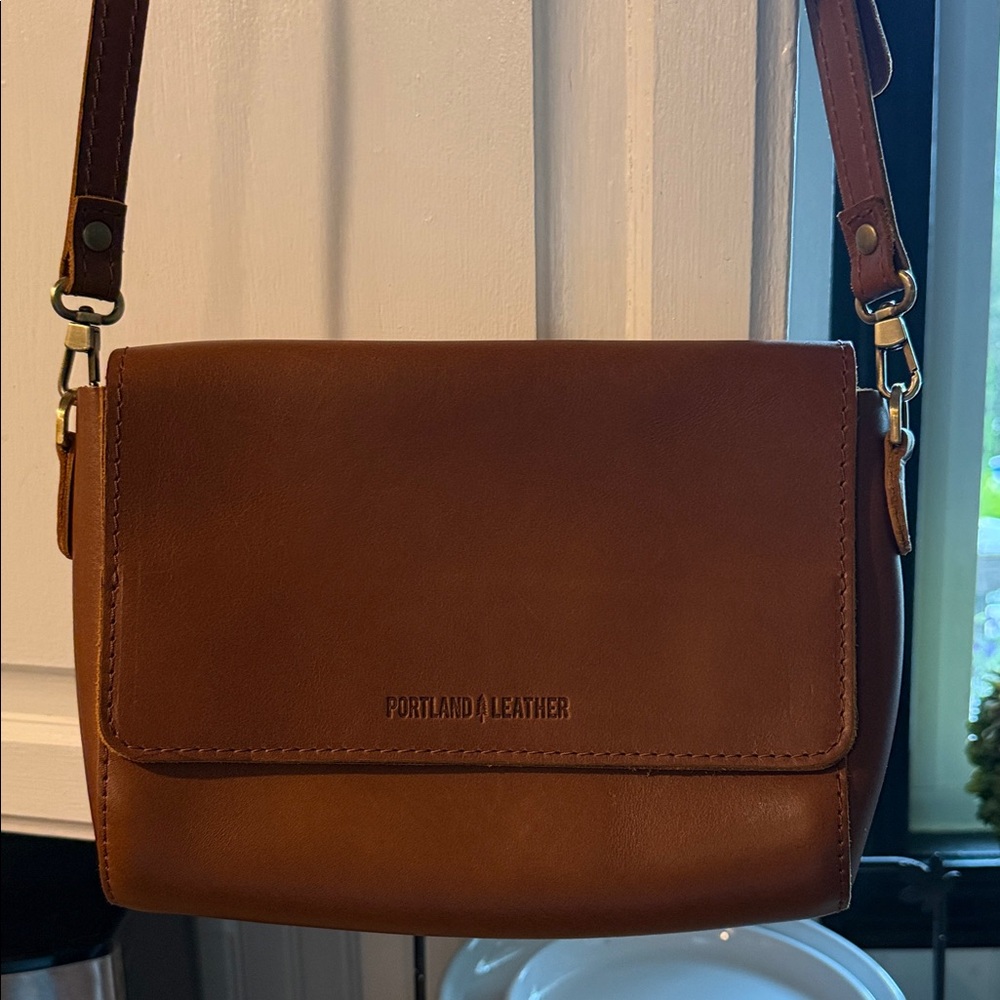 Portland Leather Tan Crossbody Bag - Picture 2 of 6